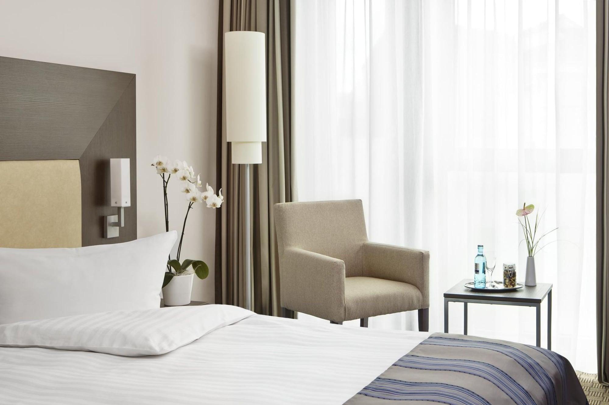 Intercityhotel Hamburg Dammtor-Messe Экстерьер фото